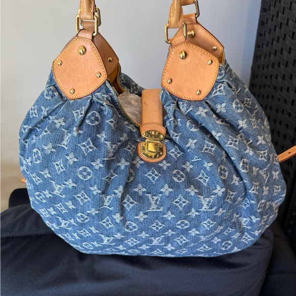 Louis Vuitton Blue Monogram Denim Bag - Picture 4 of 11